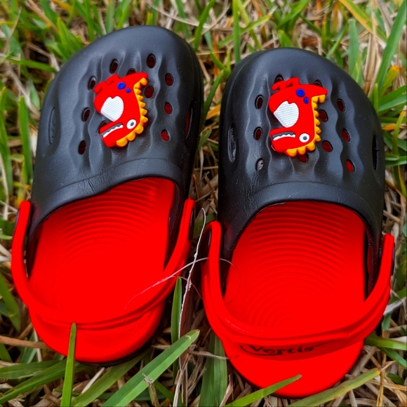 NWT Kids Clogs in sizes 12M to 3/4, Durable and Long-lasting, Alligator - Picture 3 of 5